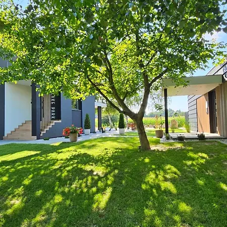 Park מלון דירות